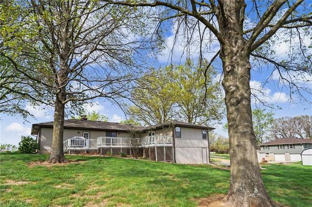 815 Kouns Lane, Edwardsville, KS 66111