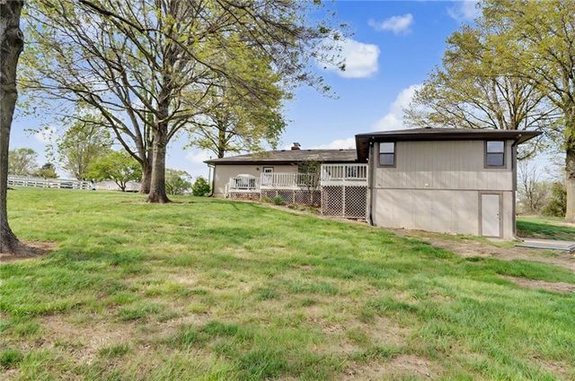 815 Kouns Lane, Edwardsville, KS 66111