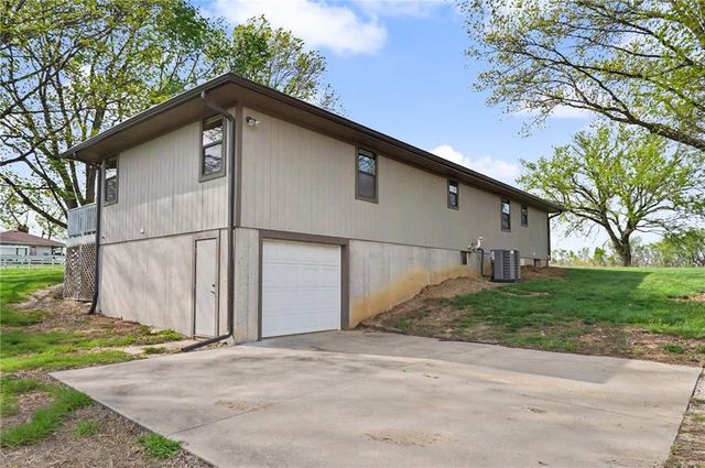 815 Kouns Lane, Edwardsville, KS 66111