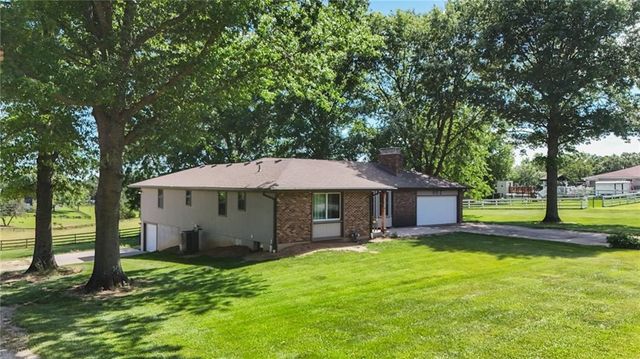 815 Kouns Lane, Edwardsville, KS 66111