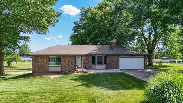 815 Kouns Lane, Edwardsville, KS 66111