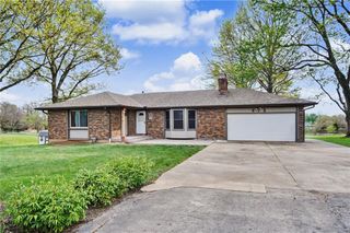 815 Kouns Lane, Edwardsville, KS 66111