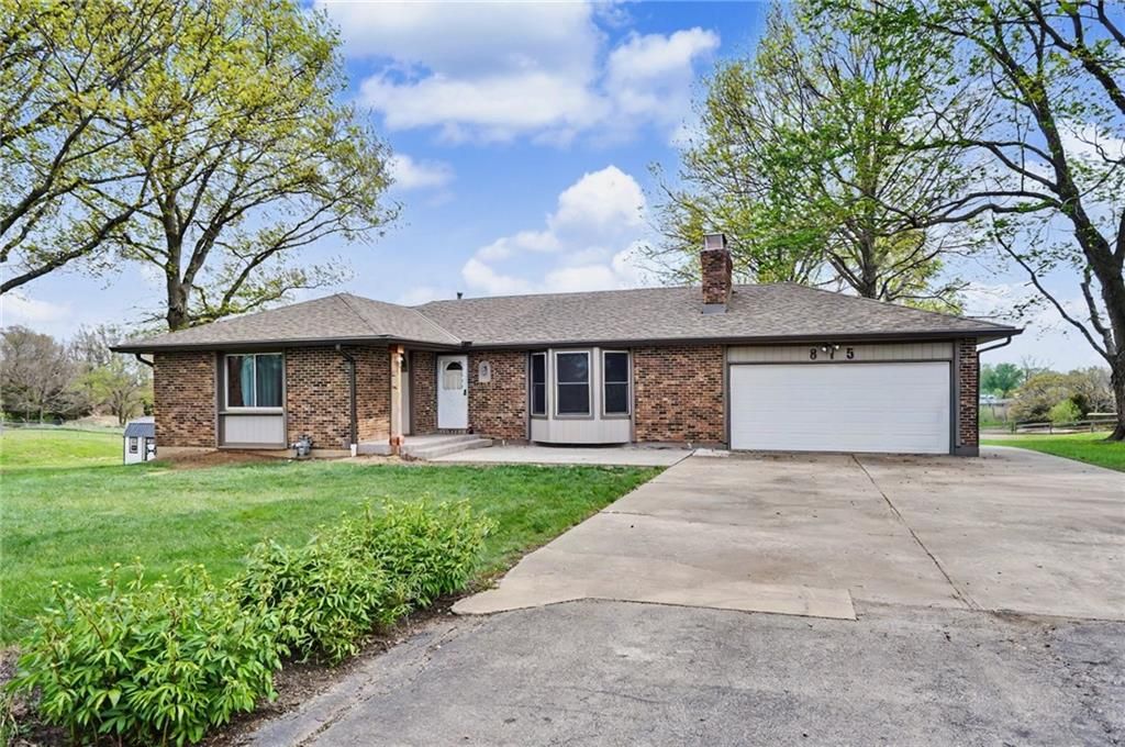 815 Kouns Lane, Edwardsville, KS 66111