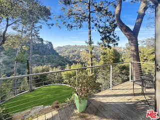 8265 Mannix Drive, Los Angeles, CA 90046