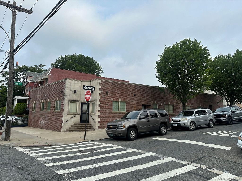 2881 Middletown Road, Bronx, NY 10461 — exterior