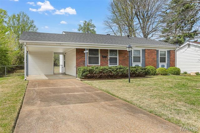 7443 Foxfield Drive, Hazelwood, MO 63042