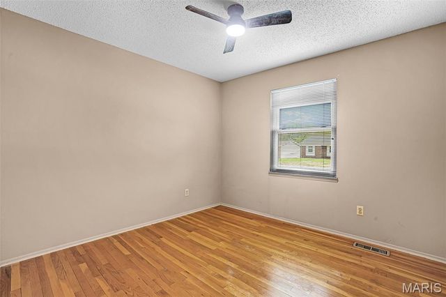 7443 Foxfield Drive, Hazelwood, MO 63042