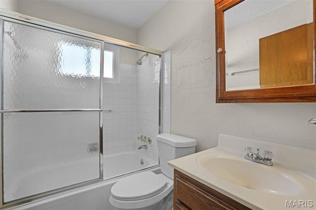 7443 Foxfield Drive, Hazelwood, MO 63042