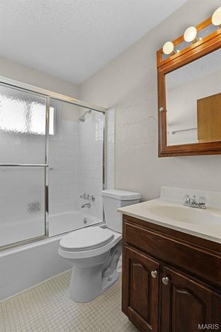 7443 Foxfield Drive, Hazelwood, MO 63042