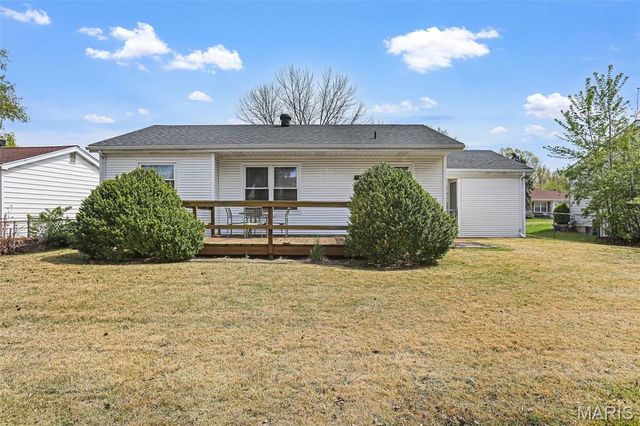 7443 Foxfield Drive, Hazelwood, MO 63042