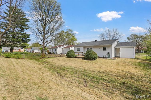 7443 Foxfield Drive, Hazelwood, MO 63042