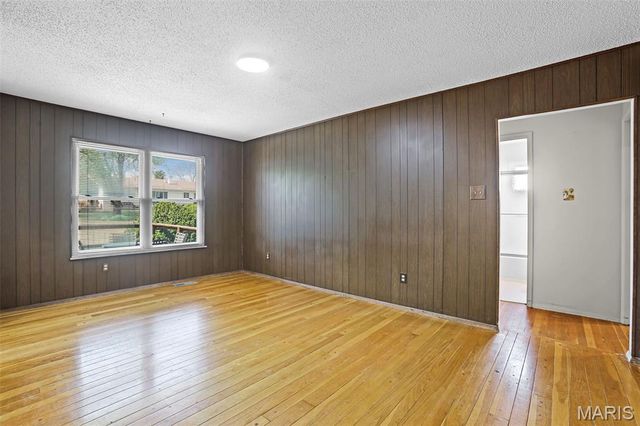 7443 Foxfield Drive, Hazelwood, MO 63042