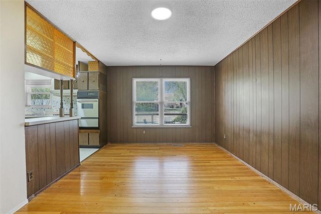 7443 Foxfield Drive, Hazelwood, MO 63042