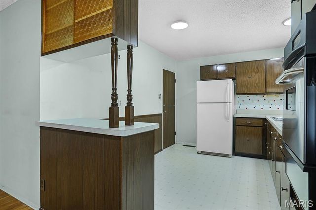 7443 Foxfield Drive, Hazelwood, MO 63042