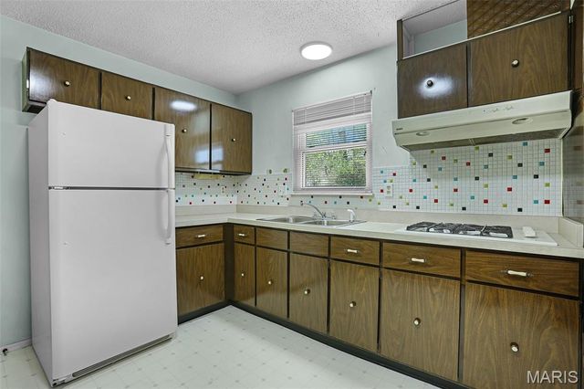 7443 Foxfield Drive, Hazelwood, MO 63042