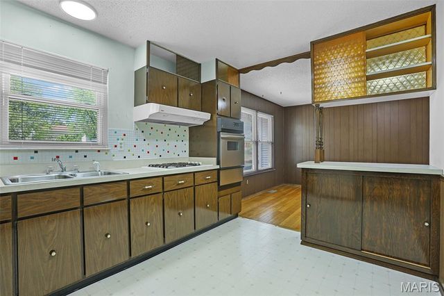 7443 Foxfield Drive, Hazelwood, MO 63042