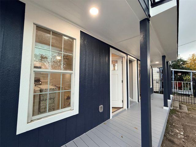 5238 Pease St 2, Houston, TX 77023