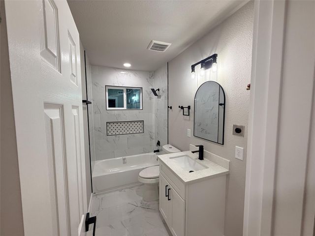 5238 Pease St 2, Houston, TX 77023