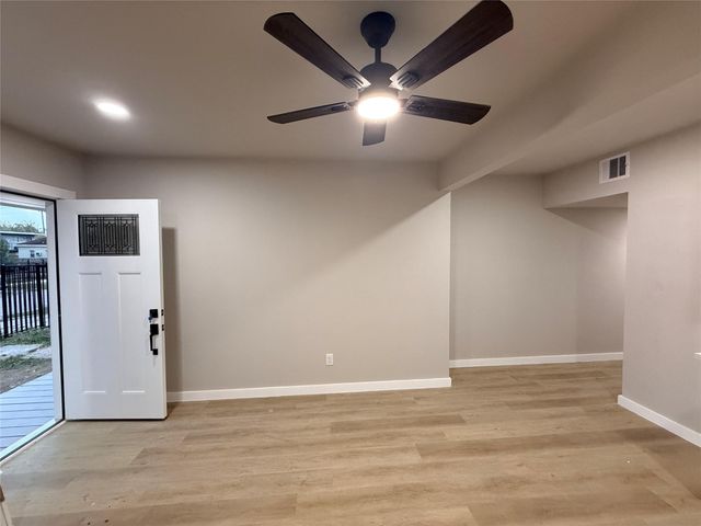 5238 Pease St 2, Houston, TX 77023