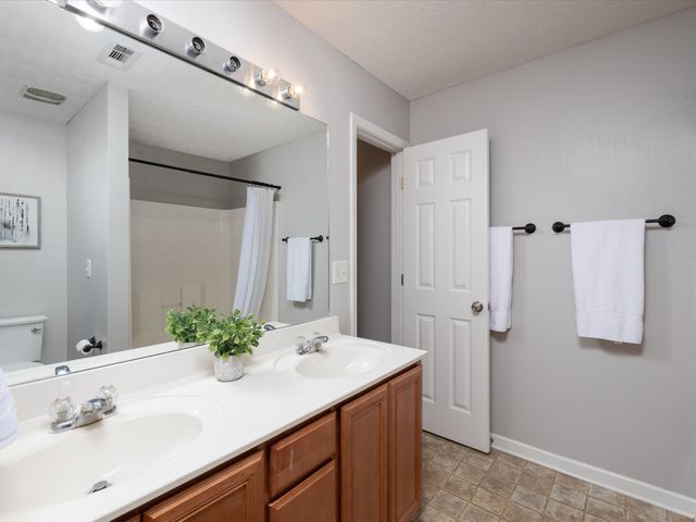 2132 Deer Valley Dr, Spring Hill, TN 37174