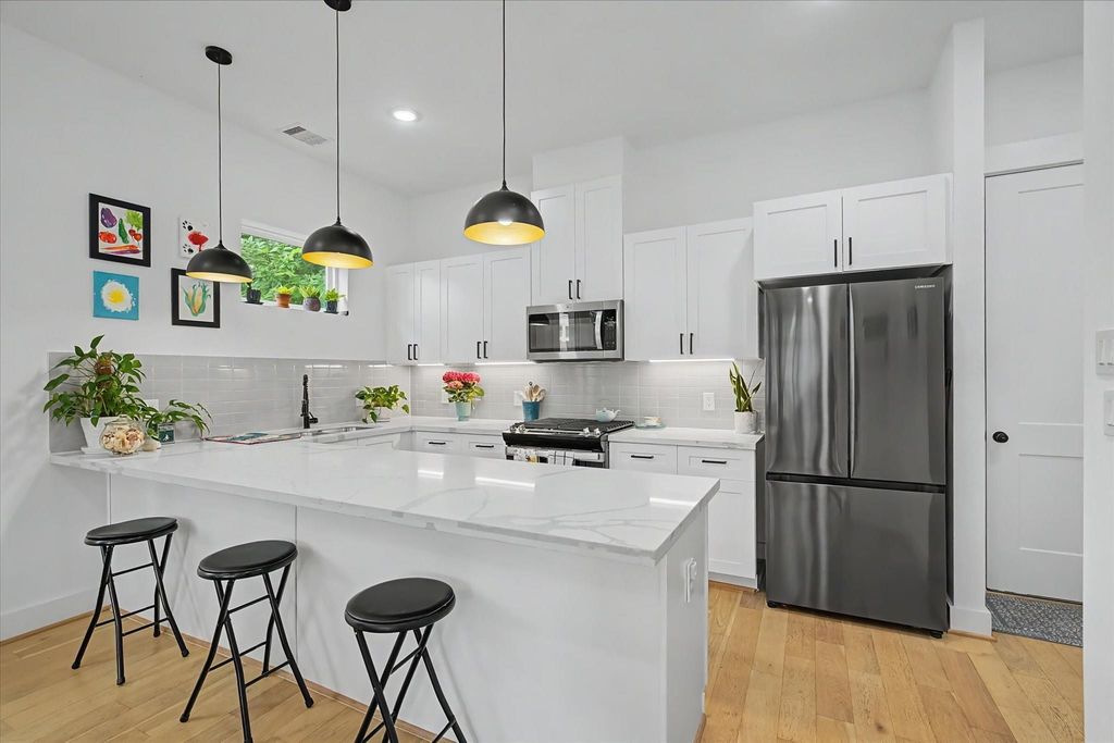 2511 Stuart Street, Houston, TX 77004
