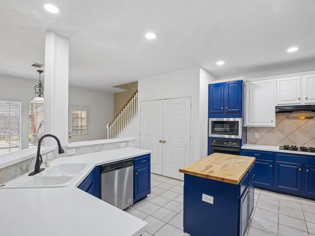 1207 Peregrine Drive, Friendswood, TX 77546