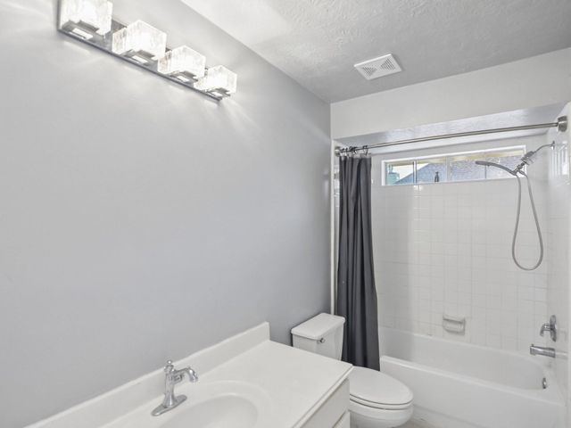 1207 Peregrine Drive, Friendswood, TX 77546