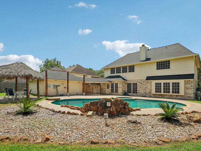 1207 Peregrine Drive, Friendswood, TX 77546