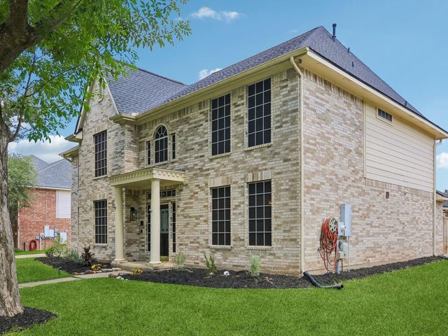1207 Peregrine Drive, Friendswood, TX 77546