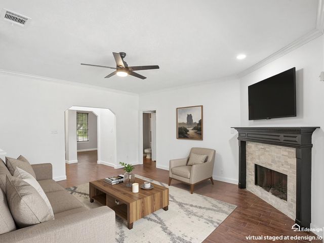 1207 Peregrine Drive, Friendswood, TX 77546