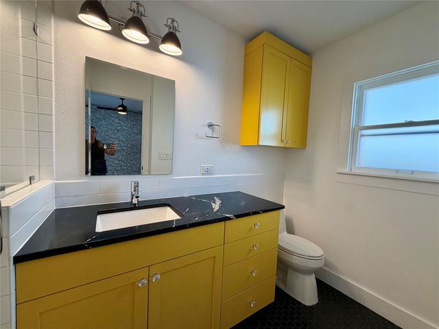 1211 E 2nd ST A, Austin, TX 78702