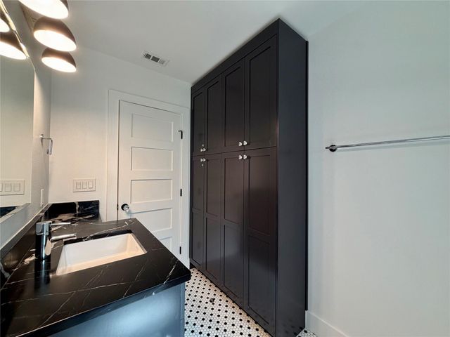 1211 E 2nd ST A, Austin, TX 78702