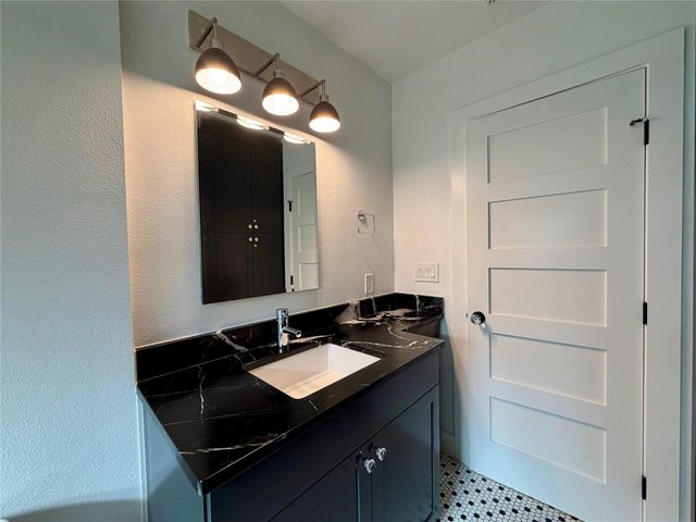 1211 E 2nd ST A, Austin, TX 78702