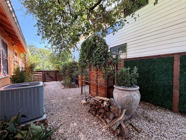 1211 E 2nd ST A, Austin, TX 78702