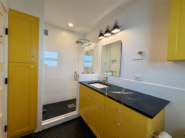 1211 E 2nd ST A, Austin, TX 78702
