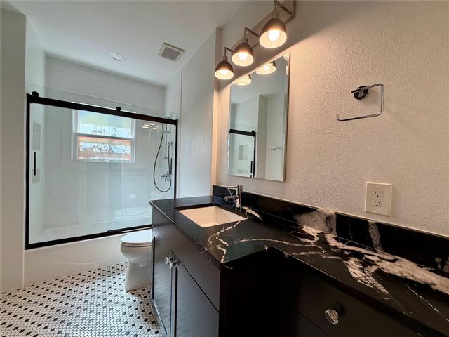 1211 E 2nd ST A, Austin, TX 78702