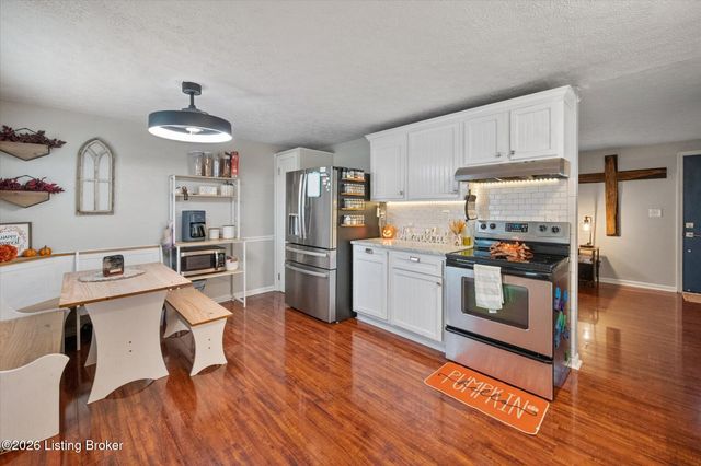 9002 Hatlerhall Dr, Louisville, KY 40291