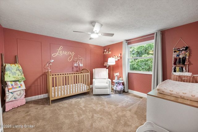 9002 Hatlerhall Dr, Louisville, KY 40291