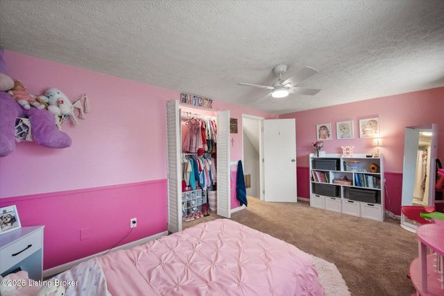 9002 Hatlerhall Dr, Louisville, KY 40291