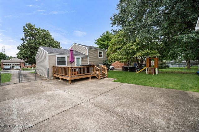 9002 Hatlerhall Dr, Louisville, KY 40291
