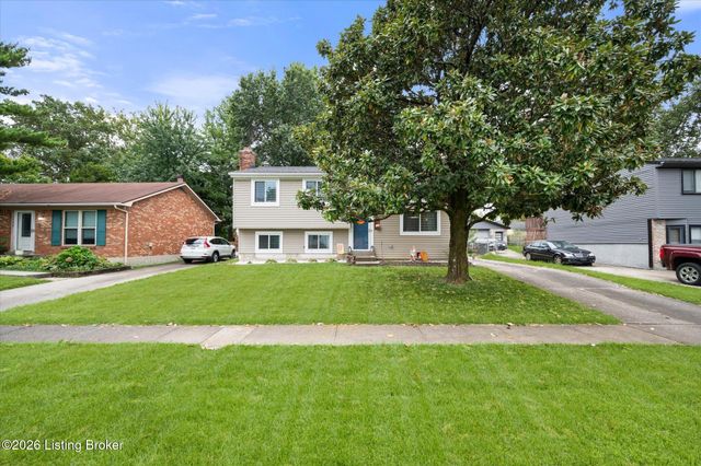 9002 Hatlerhall Dr, Louisville, KY 40291