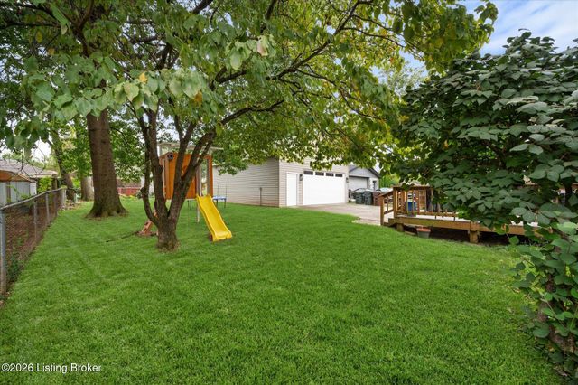 9002 Hatlerhall Dr, Louisville, KY 40291