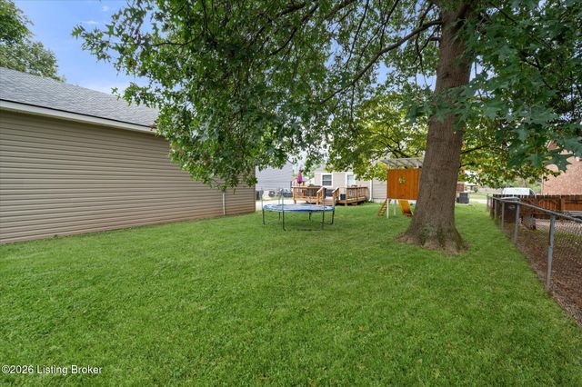 9002 Hatlerhall Dr, Louisville, KY 40291