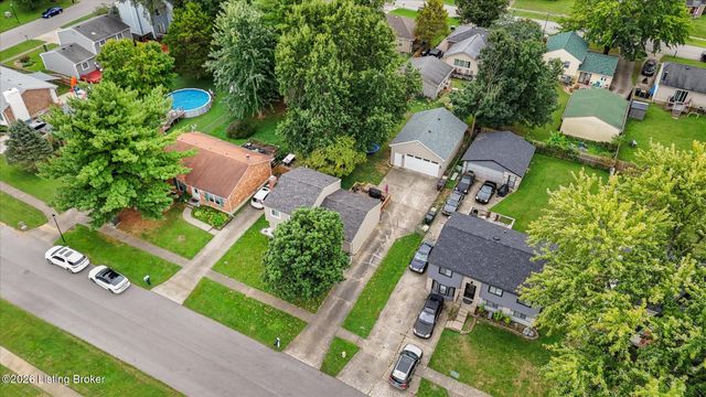 9002 Hatlerhall Dr, Louisville, KY 40291