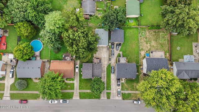 9002 Hatlerhall Dr, Louisville, KY 40291