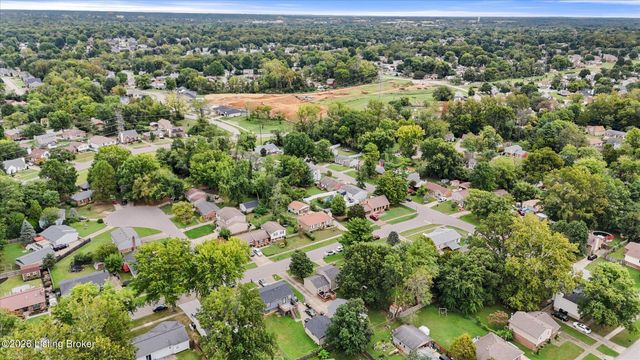 9002 Hatlerhall Dr, Louisville, KY 40291
