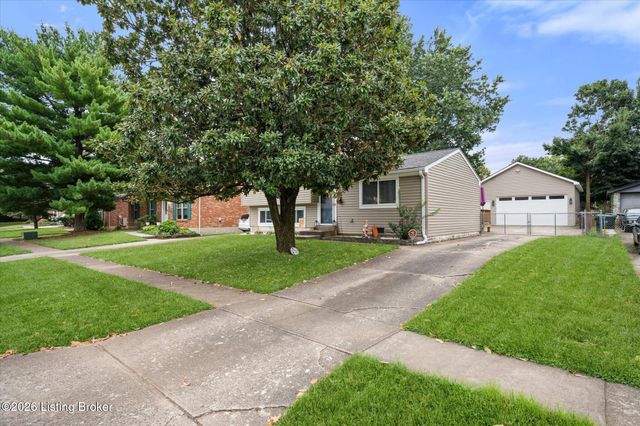 9002 Hatlerhall Dr, Louisville, KY 40291