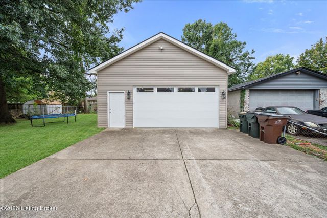 9002 Hatlerhall Dr, Louisville, KY 40291