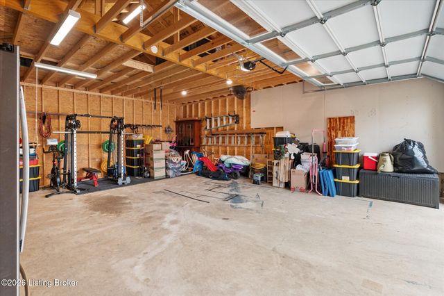 9002 Hatlerhall Dr, Louisville, KY 40291
