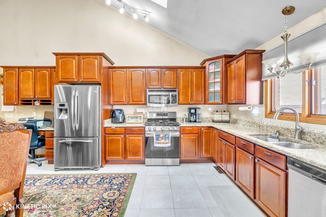 8619 Linder Avenue, Burbank, IL 60459